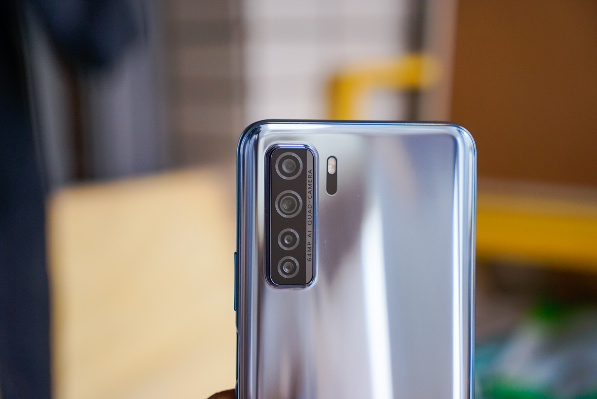 华为nova7se和荣耀20选哪个女生偶尔玩农药和吃鸡