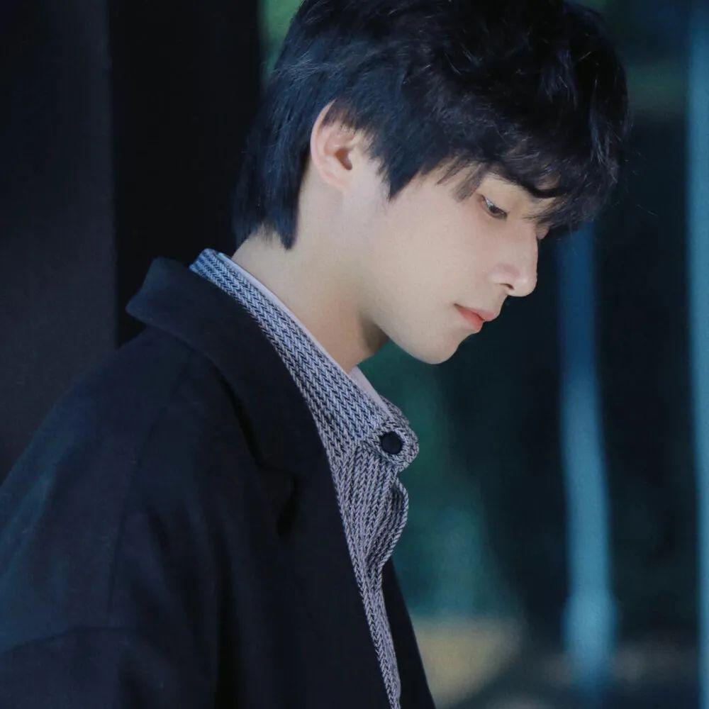 有什么好看干净的男头像? - 知乎