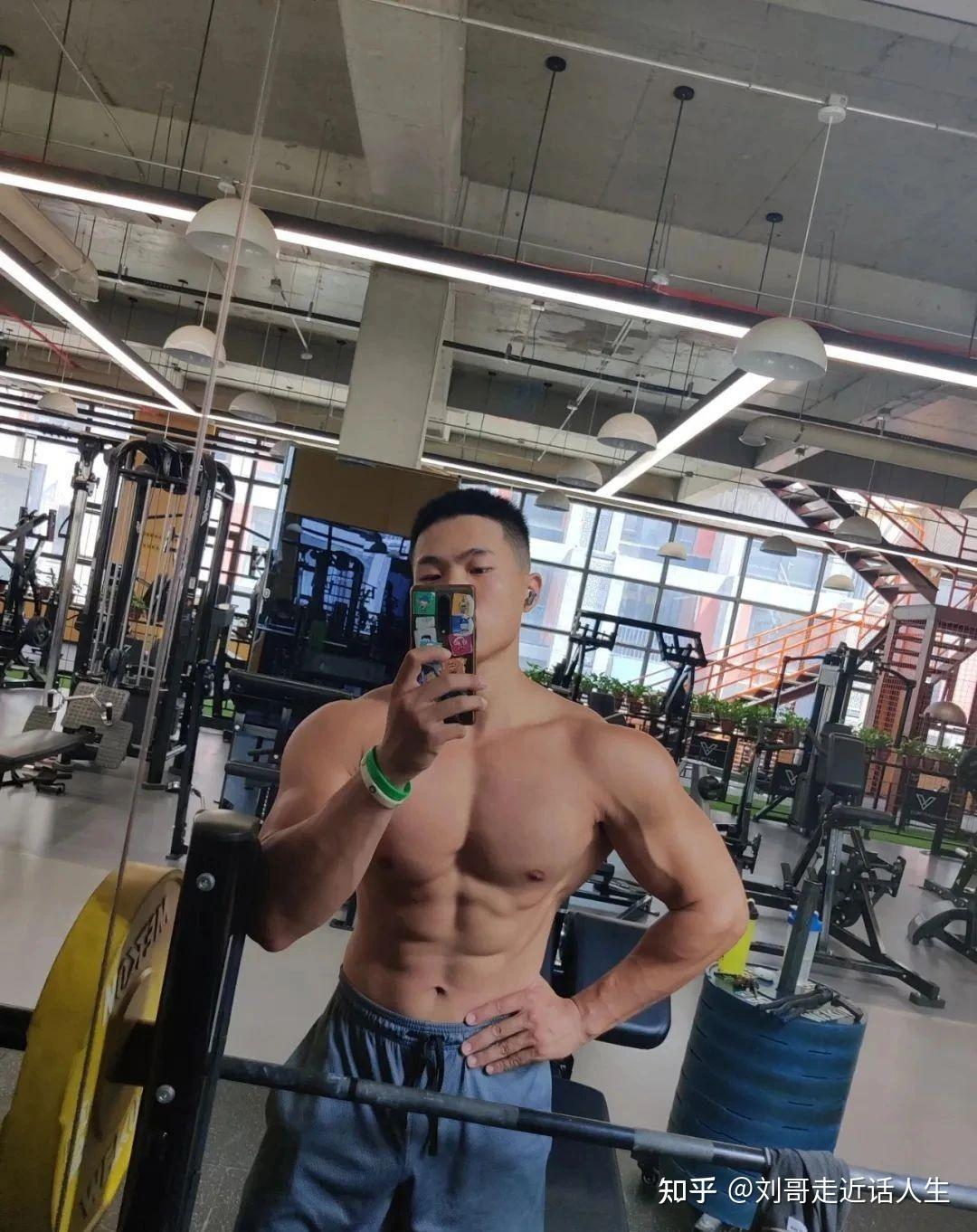 西安体院的直男肉壮小哥,也太诱惑了吧 - 知乎