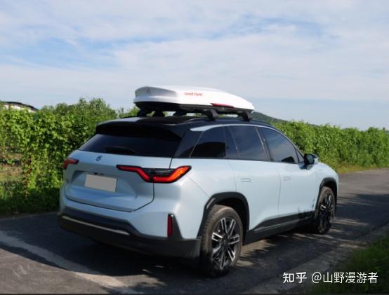 告别后备箱拥挤!蔚来 ES6 搭载大丹犬 R800 车顶箱,全家出行更从容