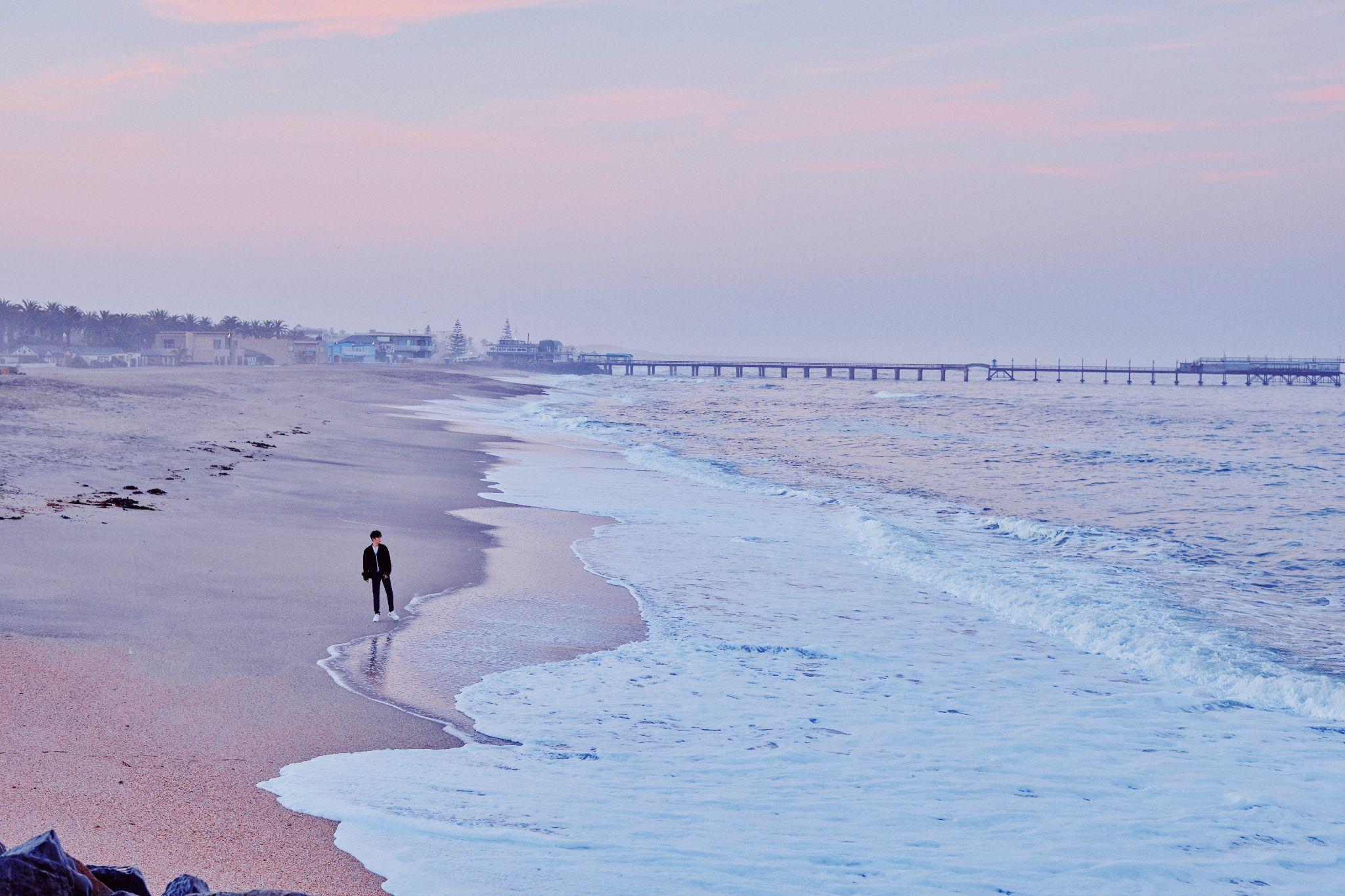 有没有朱一龙背影照或者远景照可以当手机壁纸或者电脑桌面的多多益善