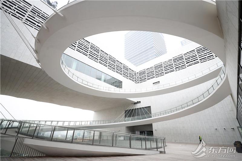 三星堆金面具、竖披发青铜人像开箱 上海博物馆东馆首展揭开面纱 - 知乎