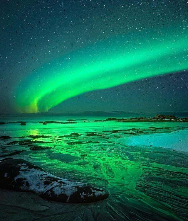 这种天象您肯定没见过七彩光柱从天而降美轮美奂如神仙降临