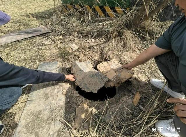 22 岁大学生庙会兼职，为捡手机坠入「无主化粪池」溺亡，应该由谁承担责任？暴露出了哪些问题？ - 知乎