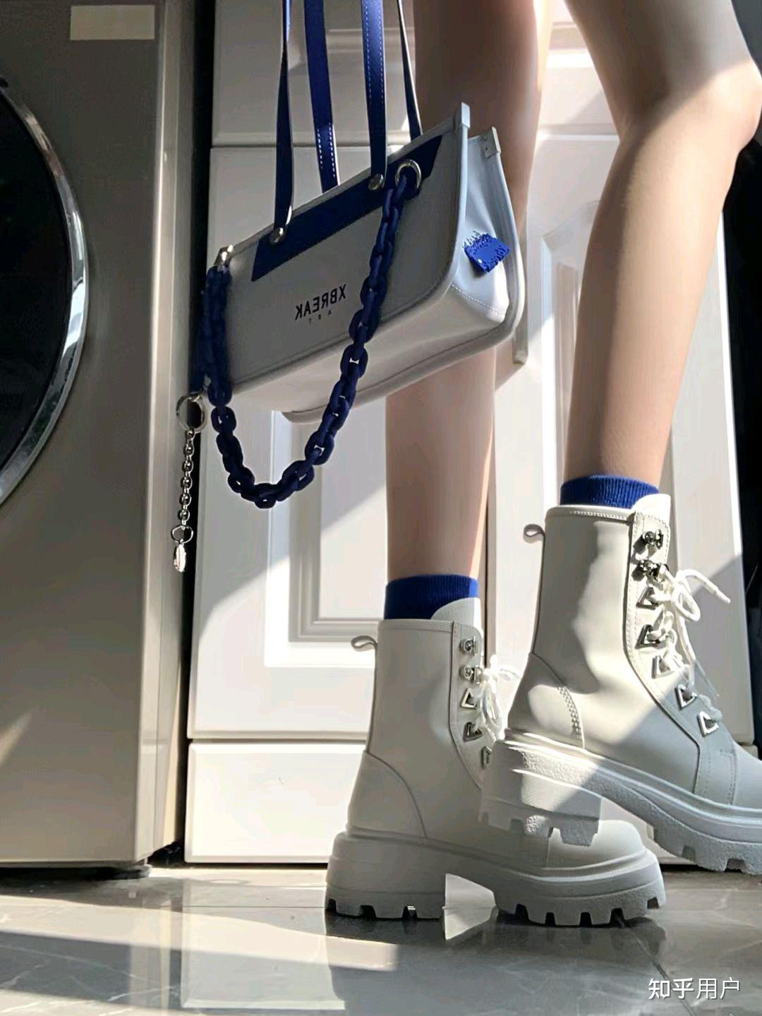 汗脚女生穿马丁靴会脚臭吗