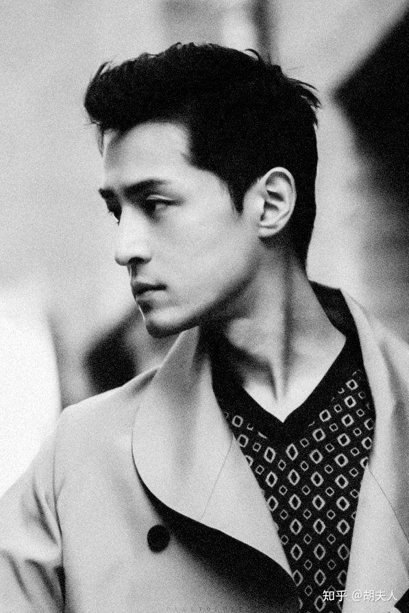 胡歌高新壁纸黑白系列,可以分享一二吗? - 知乎