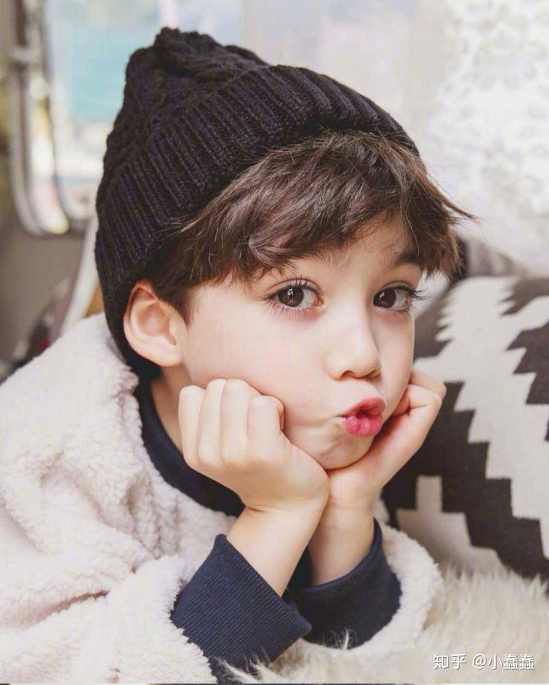 有没有类似的小男孩的头像或壁纸