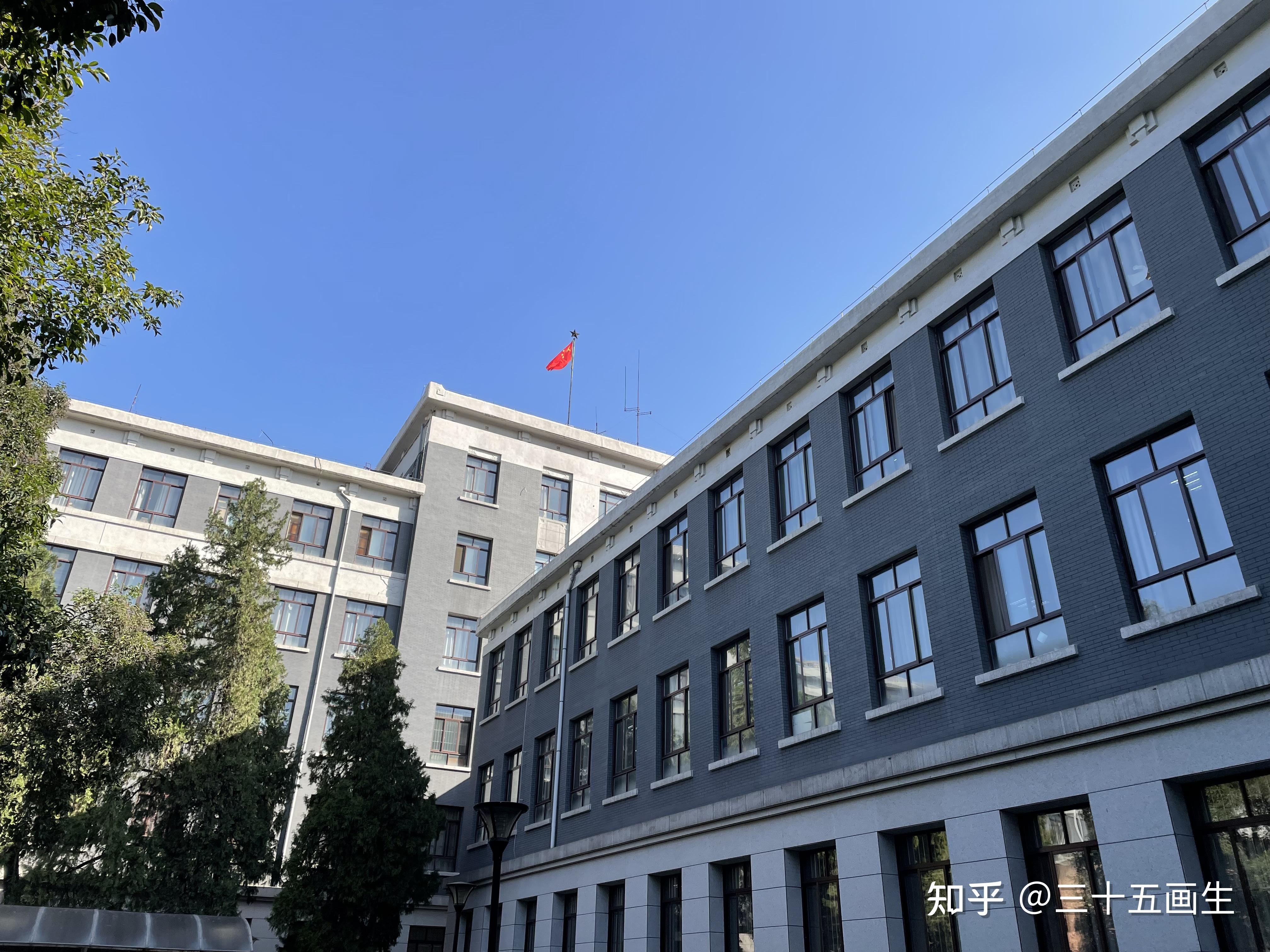 目前中国大学里还有很多苏联式建筑留存么?