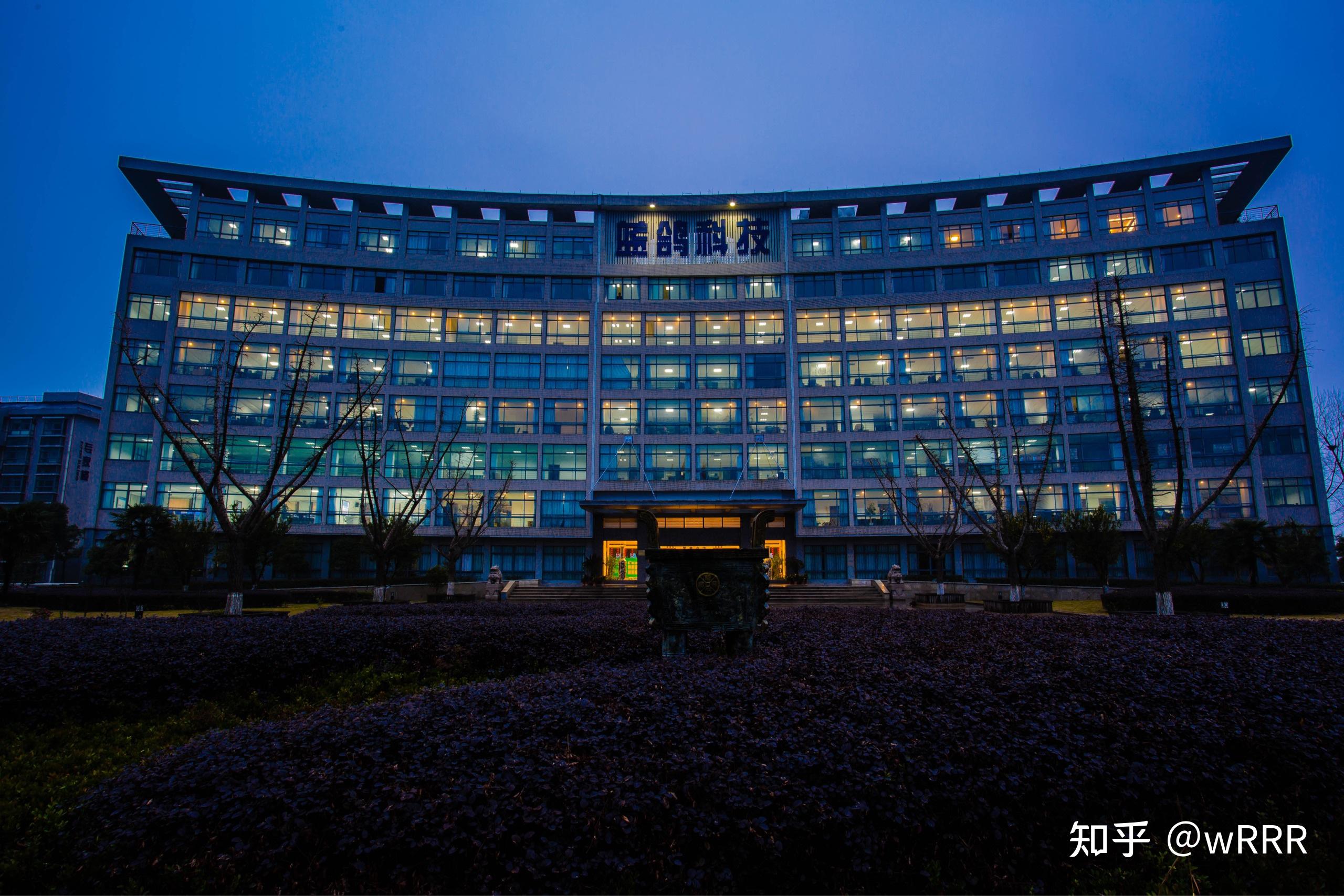 蓝鸽集团ai一体化智慧校园做的如何能简单介绍一下吗