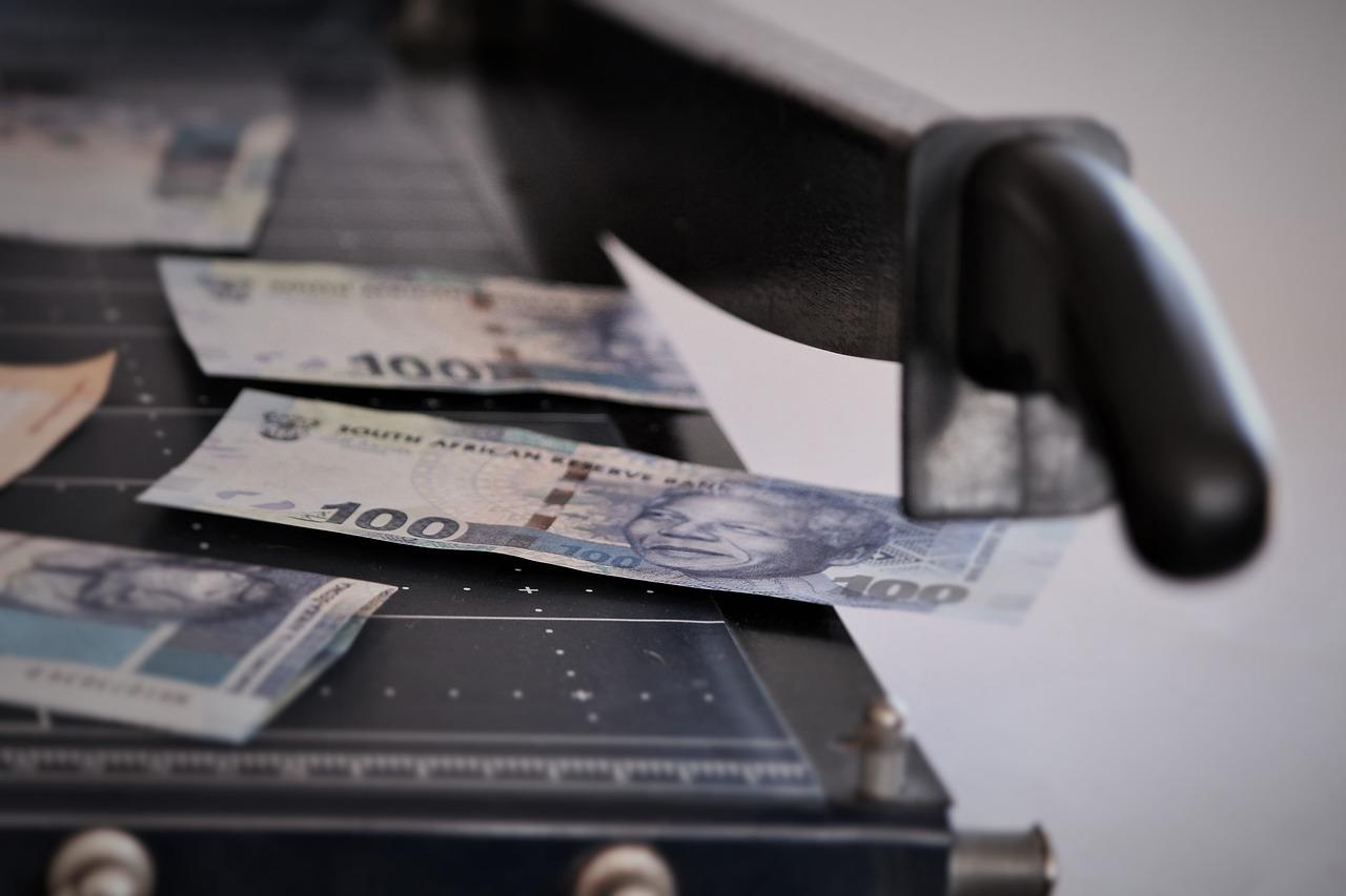 切割机是用什么的