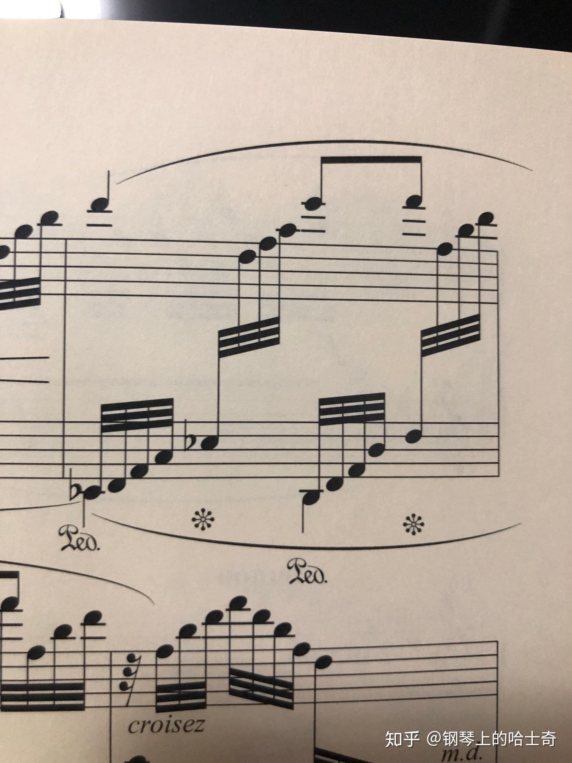 为什么有些延音踏板符号后面没有雪花一样的符号直接是另一个延音符号