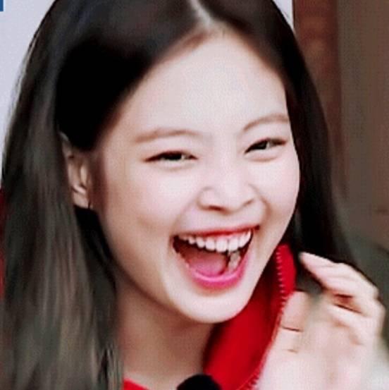 有没有blackpink里jennie露齿大笑眯眼睛的头像啊啊啊!太可爱了!