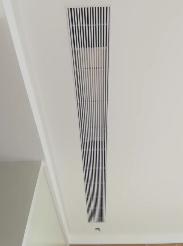 中央空调下出下回间隔了12米回风口隐藏灯槽里可以嘛