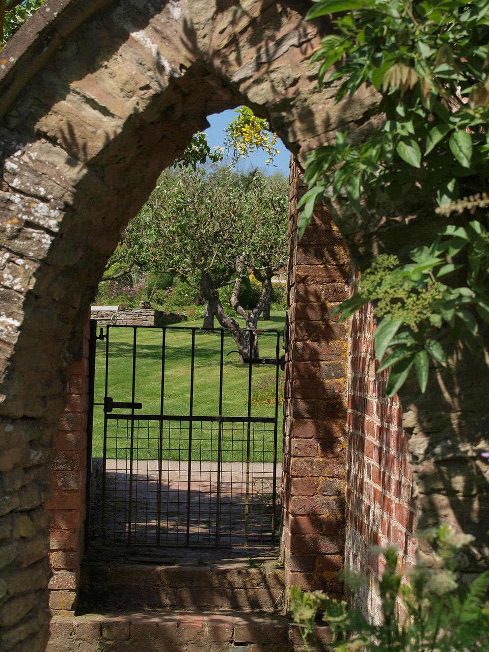 2. 拱砖裂缝处理