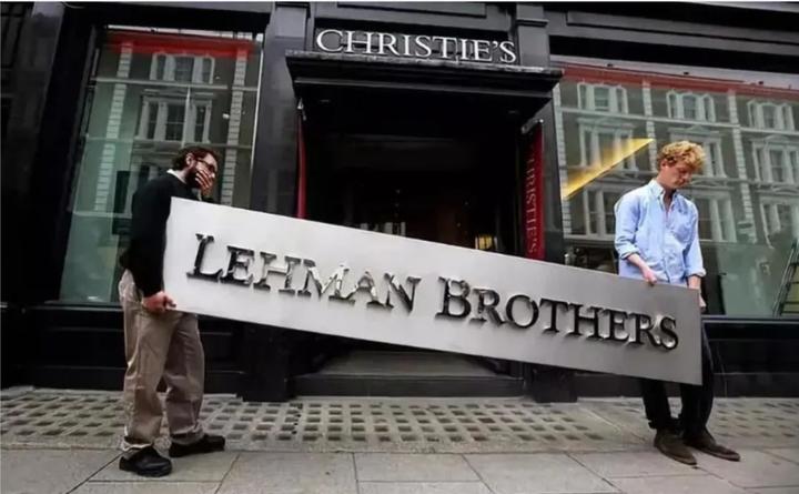 美国又一家银行倒闭,美元霸权地位摇摇欲坠,人民币正站在风口上