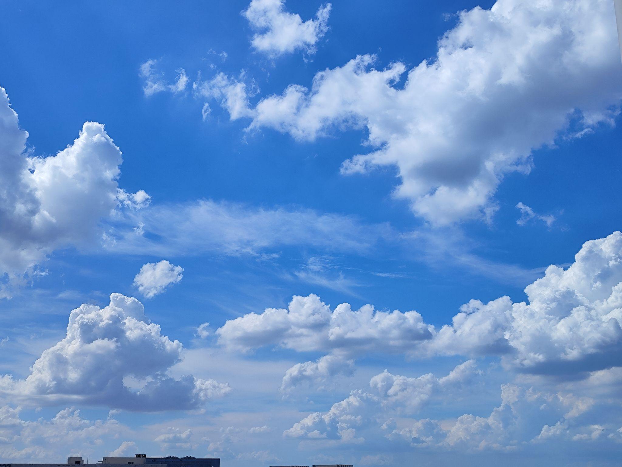 可以分享一张你相册里好看的天空照片吗?