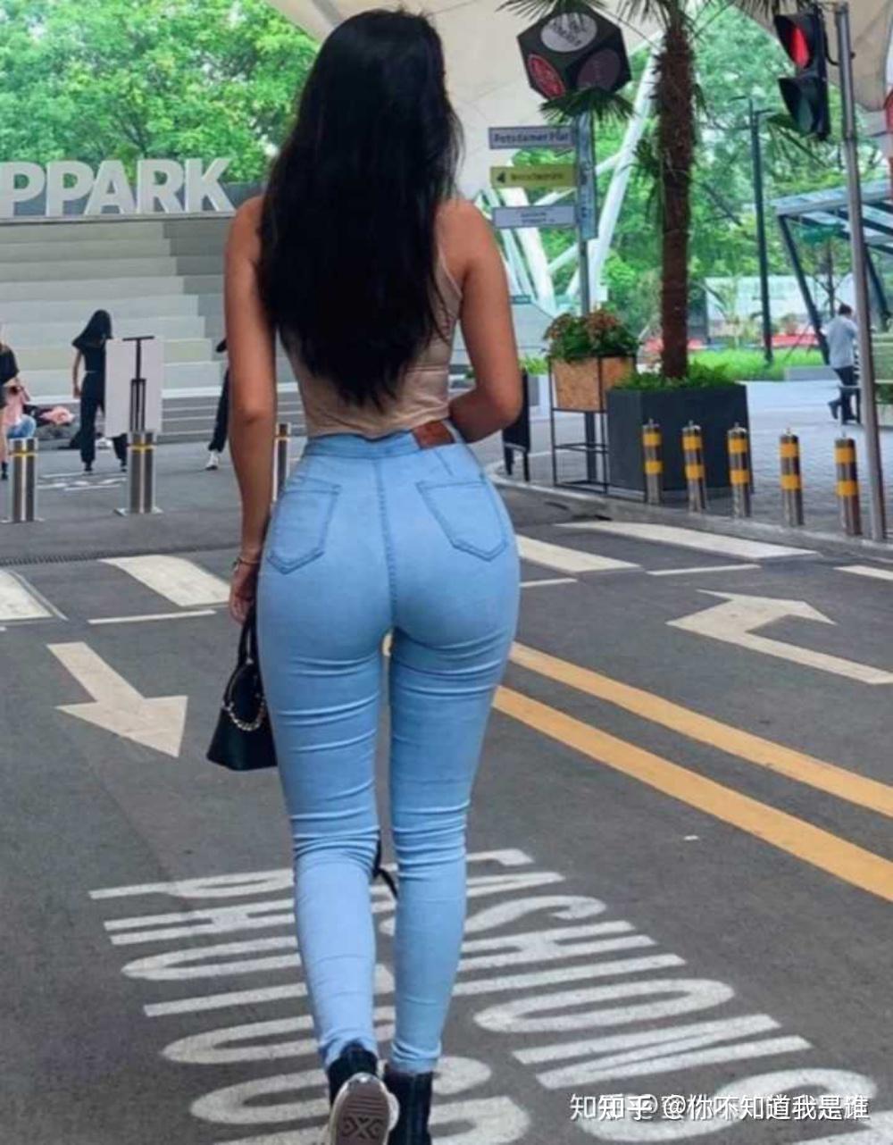 屁股大腰细的女孩都穿什么牛仔裤