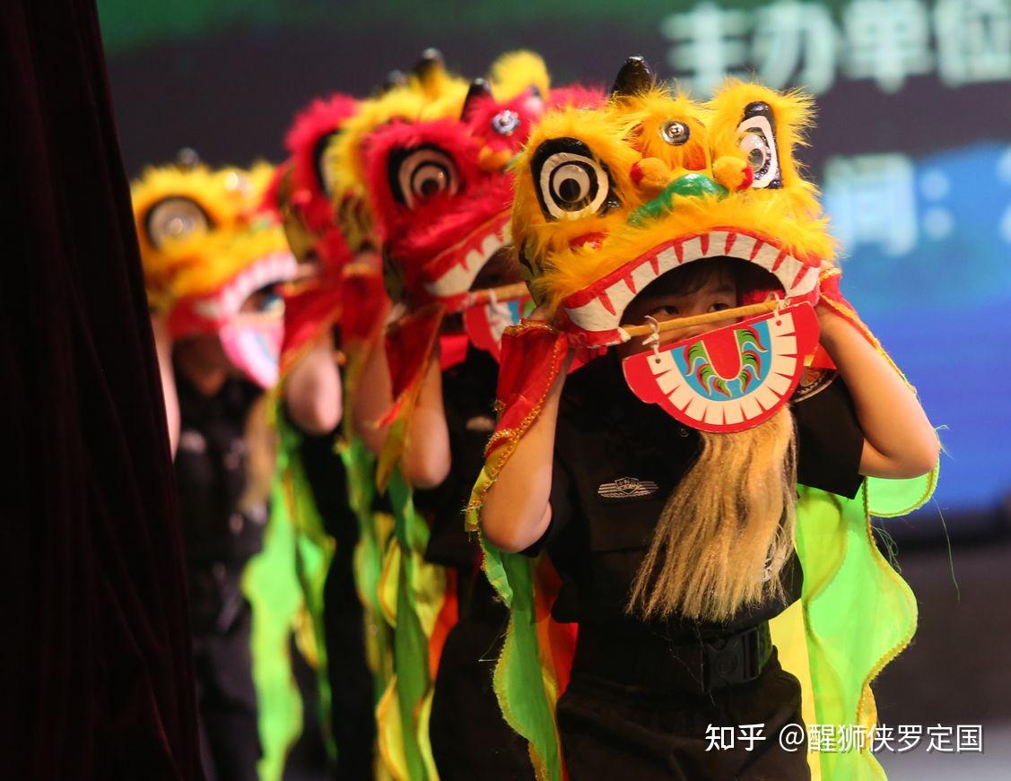 广州市公安局机关幼儿园的支持、醒狮侠罗定国教练的指导、小朋友的坚持努力与汗水下最终在2023海珠区首届青少年醒师舞龙表演赛中荣获:幼儿群狮组 ...