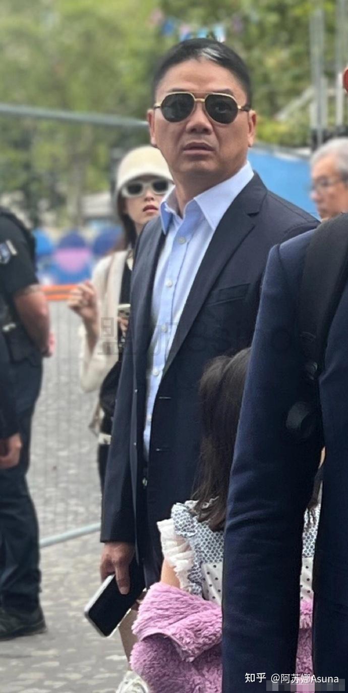 “西红柿门”庄佳最近产子?刘强东长子17岁?奶茶妹妹夺嫡路艰险?奶茶妹妹本质和田小姐嫁的是同一类男人 - 知乎
