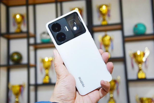 144hz高刷新率 索尼imx890摄像头,真我gt neo5价格触底