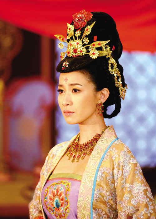 能不能说说你小时候看过的电视剧,情节,人物,有看