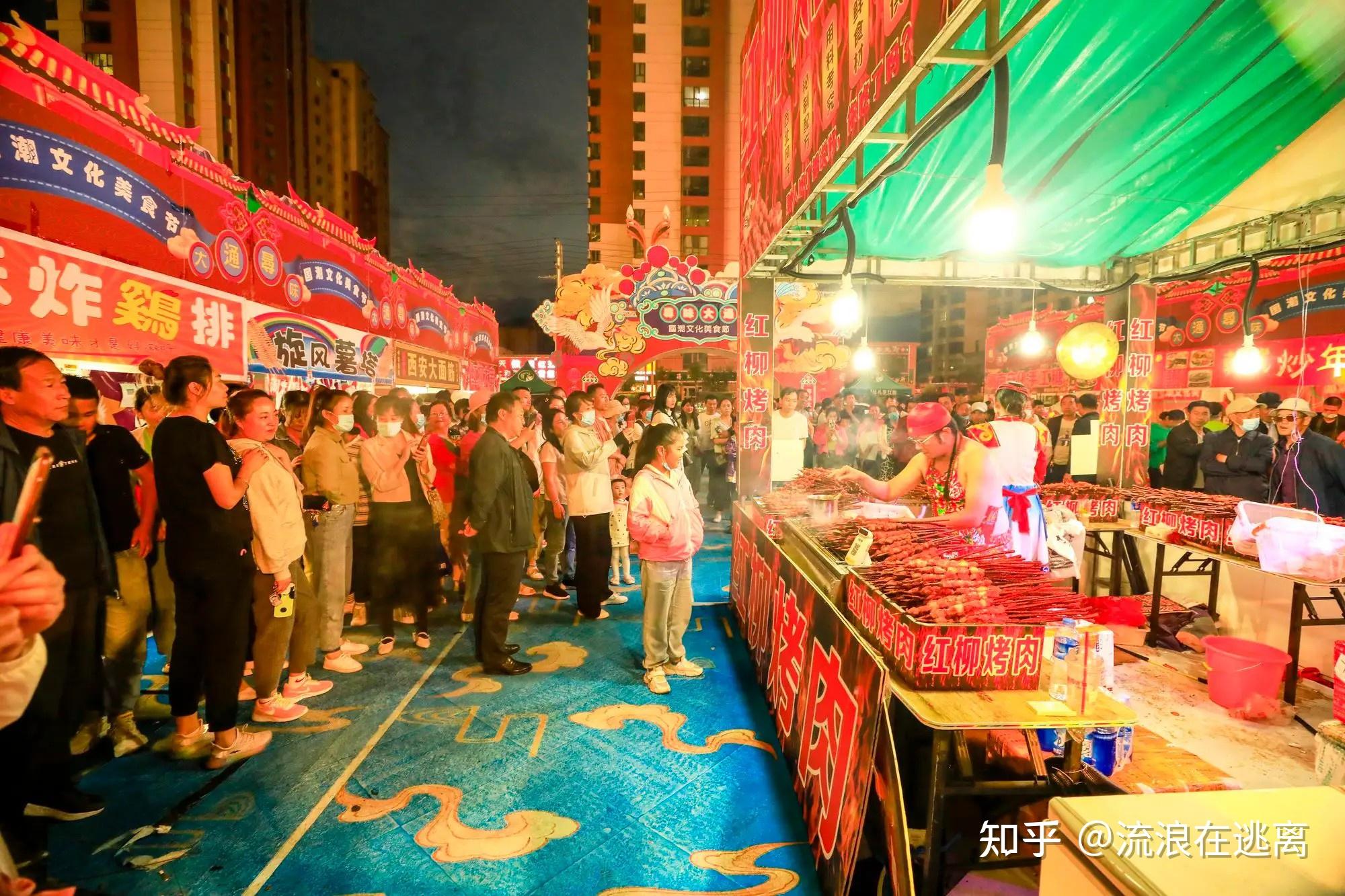 美食节上男子自带秤买板栗,老板直接掀摊并大喊「抢劫啊」,如何整治