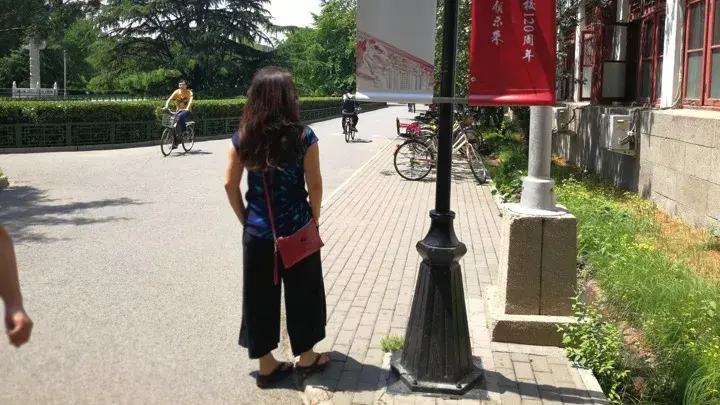 如何看待轮椅上的小仙女陈小平因无障碍坡道坡度太高而导致轮椅侧翻