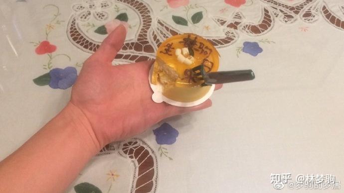 重庆一生日宴变蛋糕大战ktv包房一片狼藉如何评价这种行为为什么有的