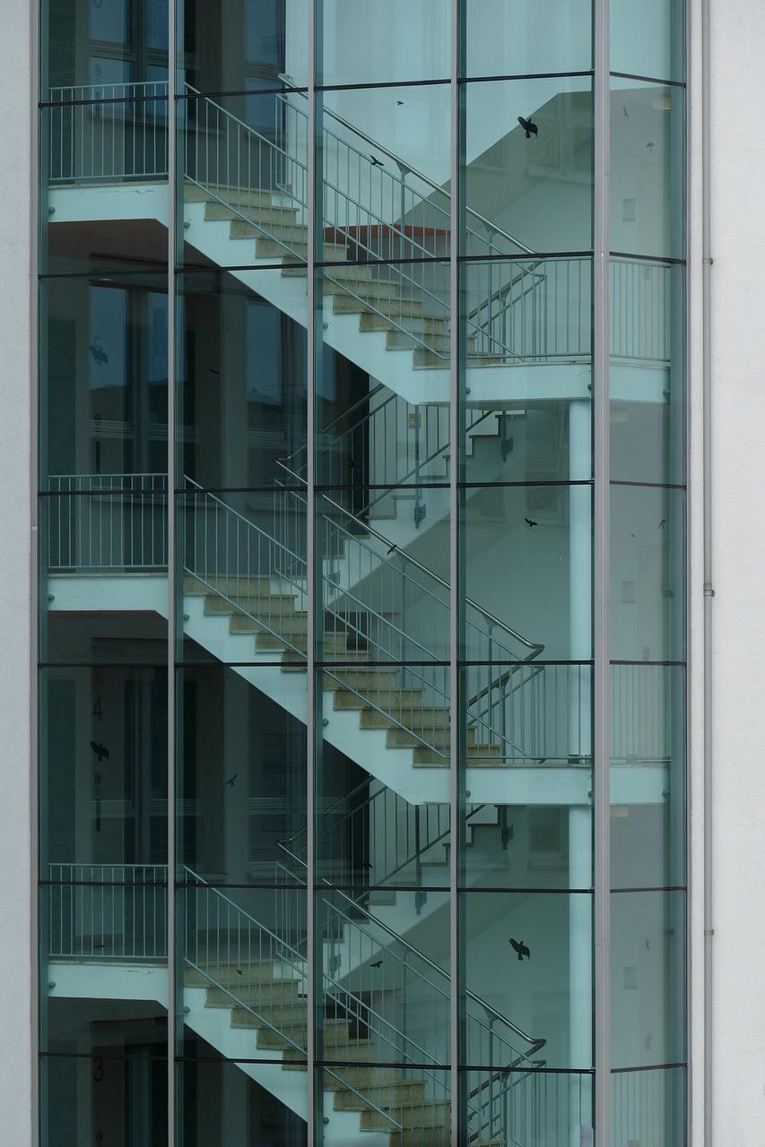 彩钢板如何固定门窗