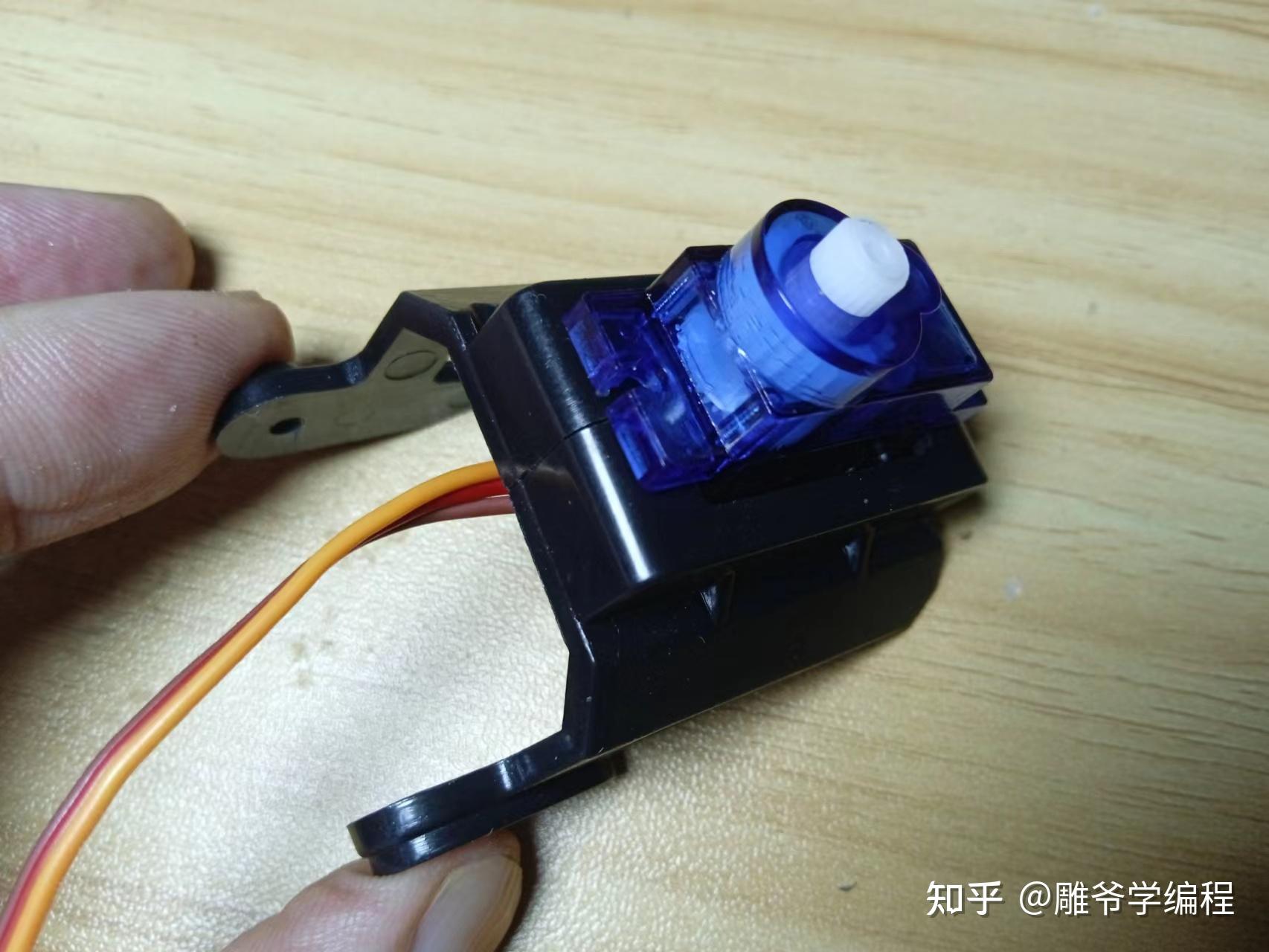 【雕爷学编程】Arduino动手做（173）---SG90舵机双轴云台模块 - 知乎