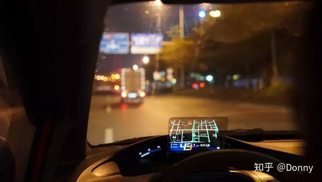 两款车载 HUD 评测,用它能把车开出战斗机的感觉 - 知乎