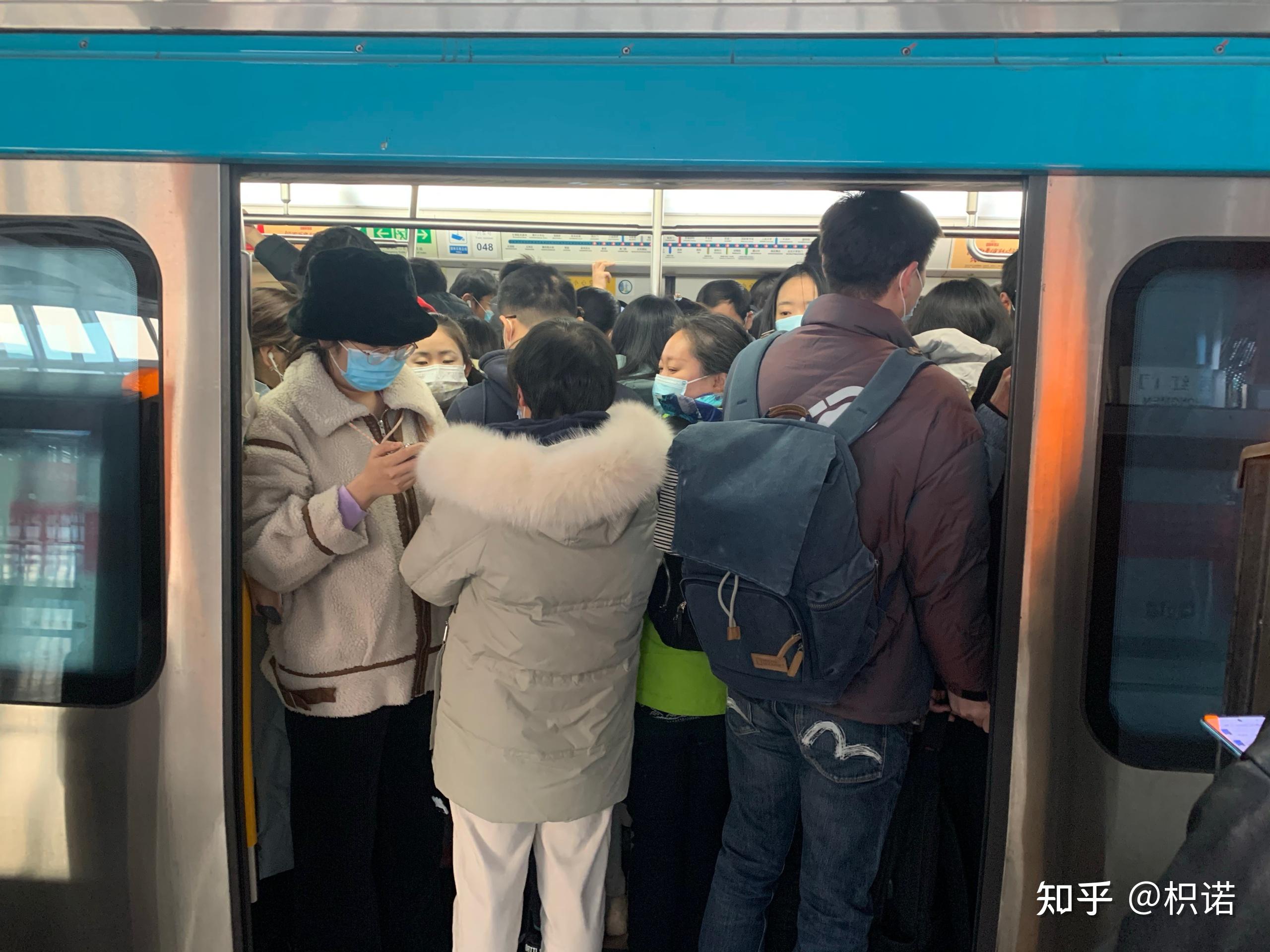 北京地铁4号线-西红门站,到底是怎么样的拥挤程度? - 知乎