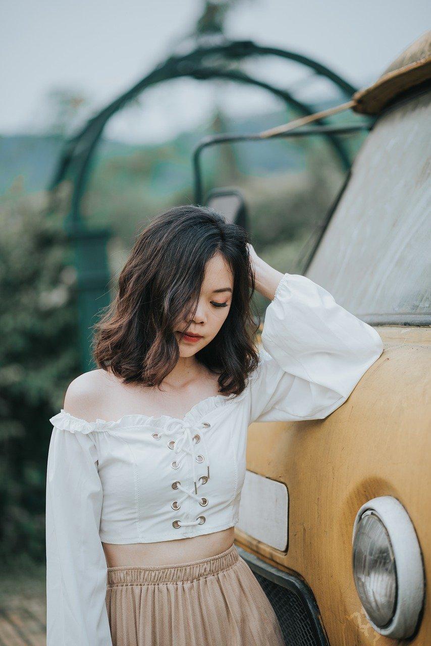 4. 简约线条剪裁