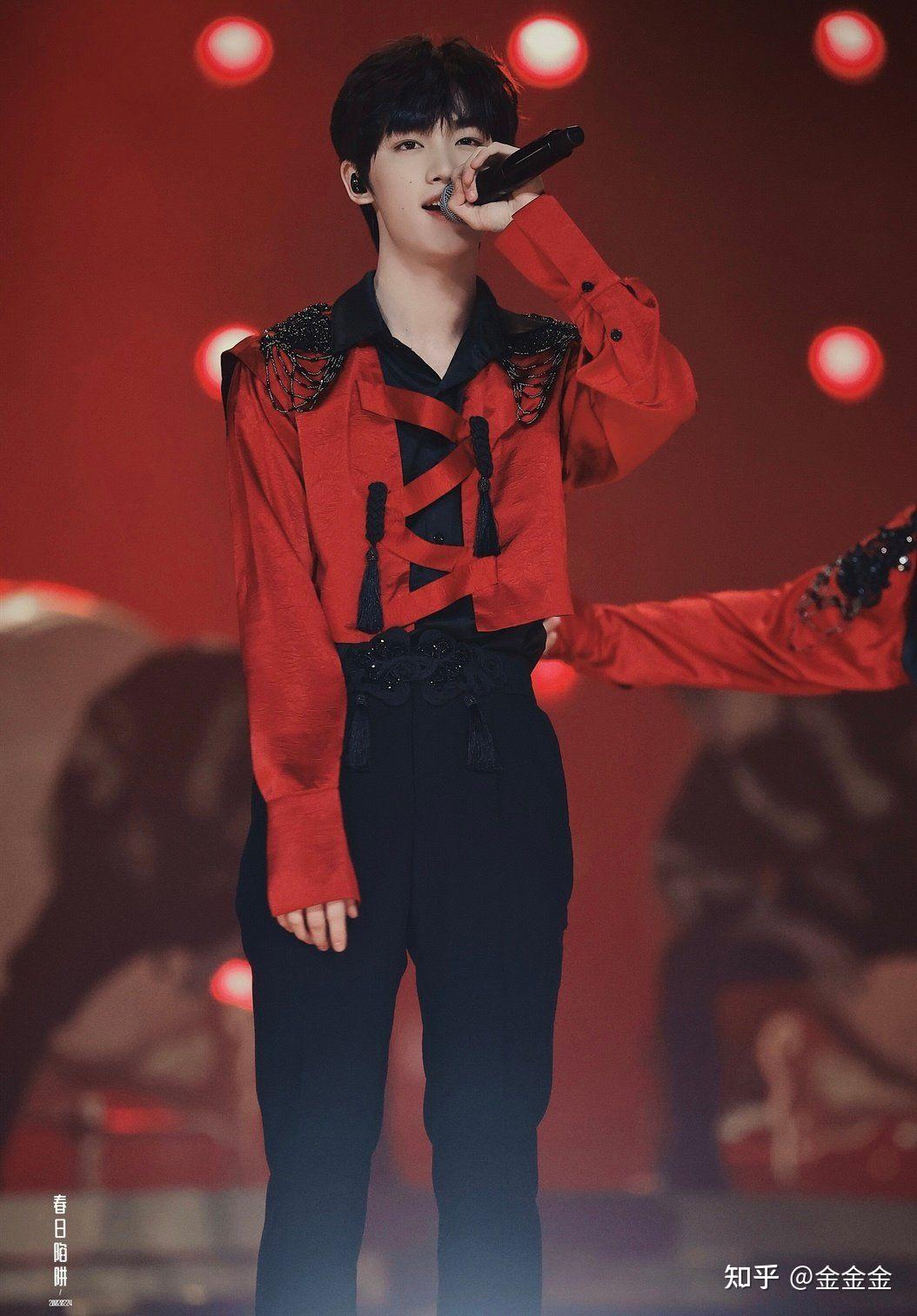 为什么我觉得丁程鑫的舞台表情管理越来越油腻了? - 知乎