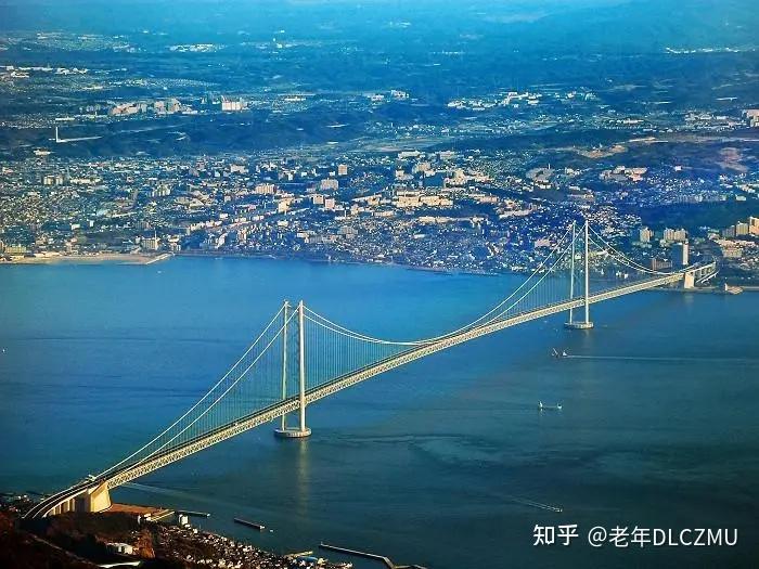 美国马里兰州一大桥因货船撞击坍塌多车落水当地官员称是大规模伤亡