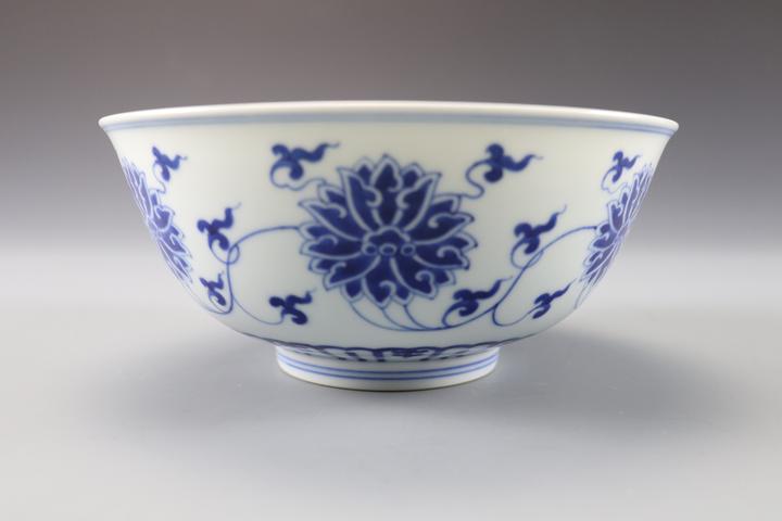 中国美術 青花 染付 纏枝蓮花紋 碗 φ18cm N809 青花纏枝蓮紋圧手杯 PF162 | Looking For 物色