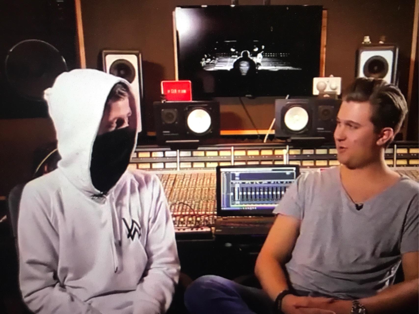 如何评价alanwalker在futuremusic的采访中暴露其水平不足请枪手的