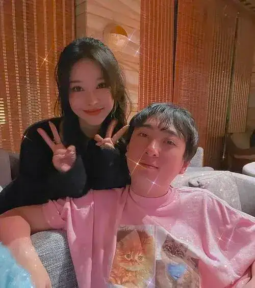 王思聪纯情聊天记录曝光!与小羽已分手,网友:身经百战