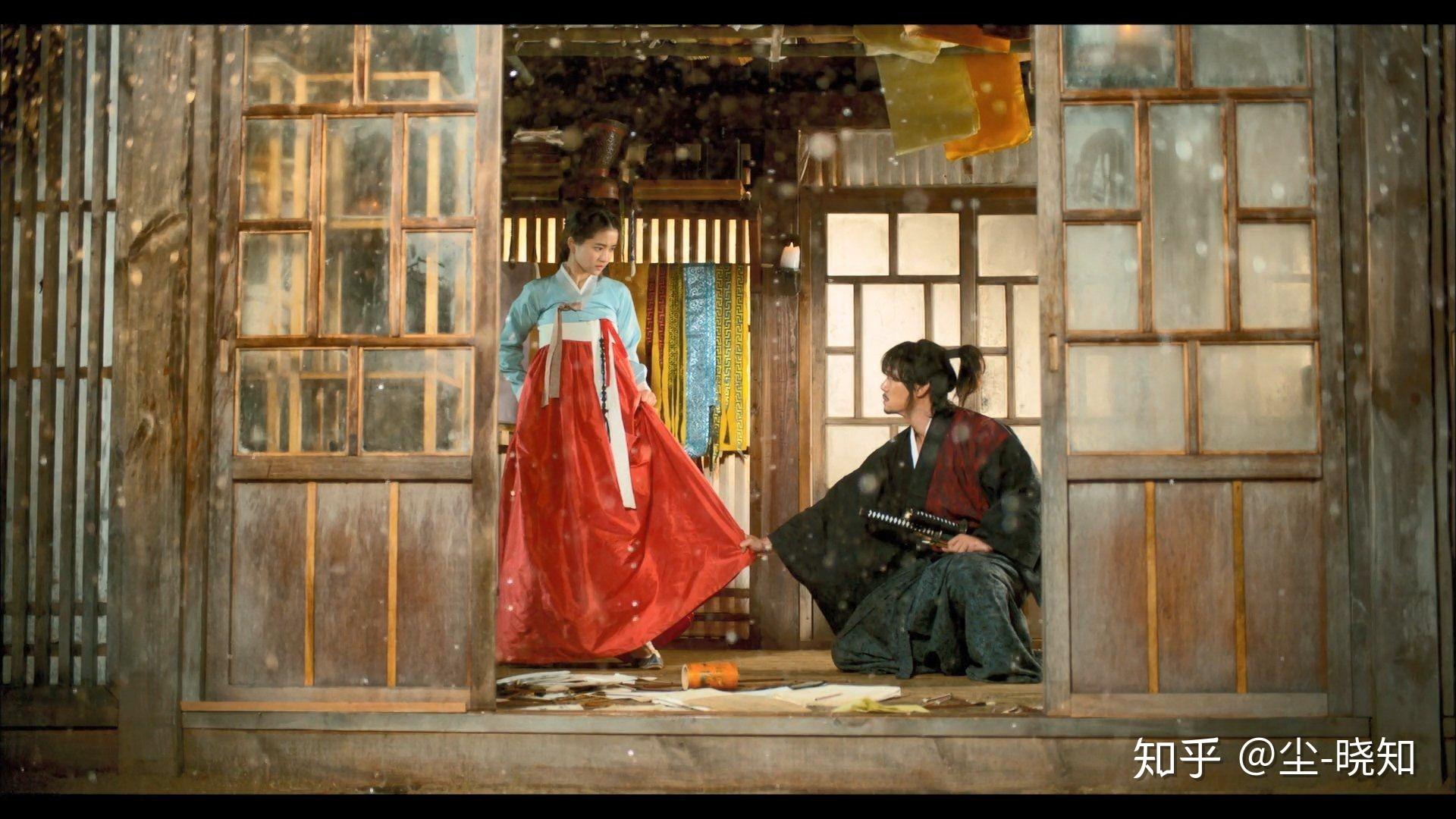 韩剧阳光先生里第5集爱信与东昧拉裙子片段是什么意思