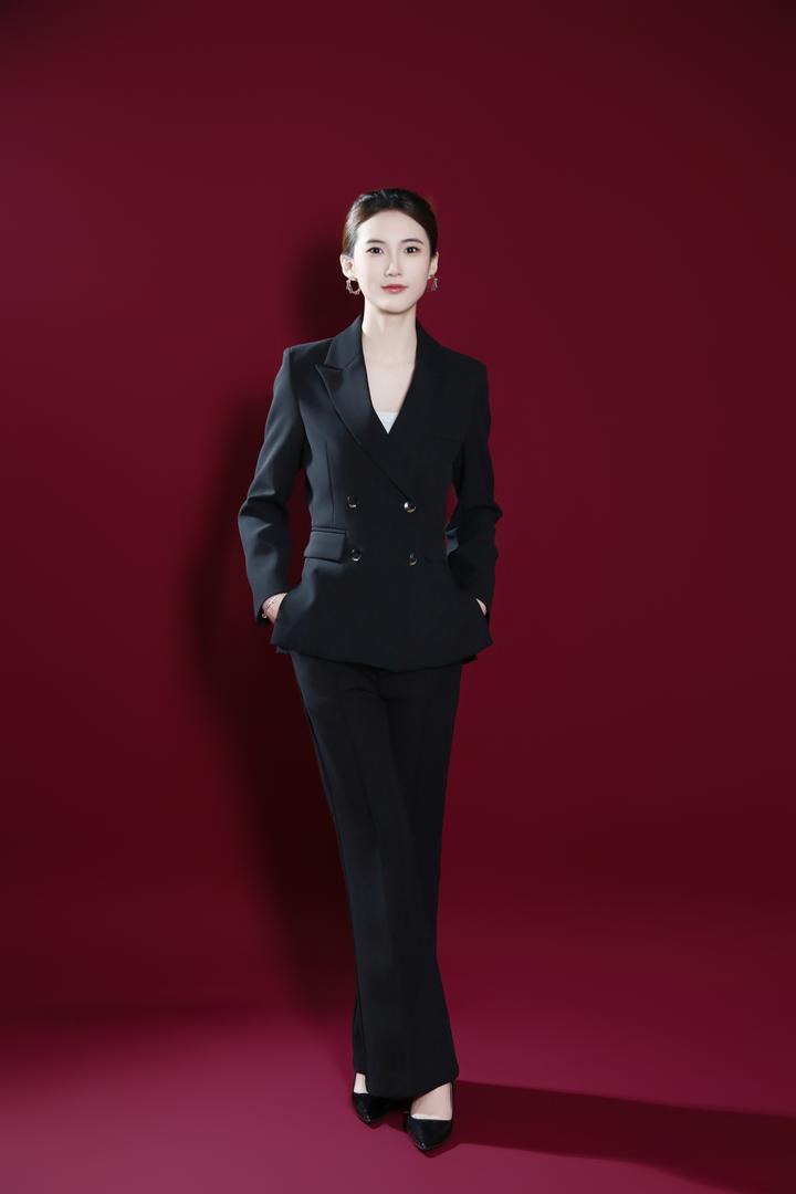 模特杨晴晴已正式与演艺公司完成签约事宜 - 知乎