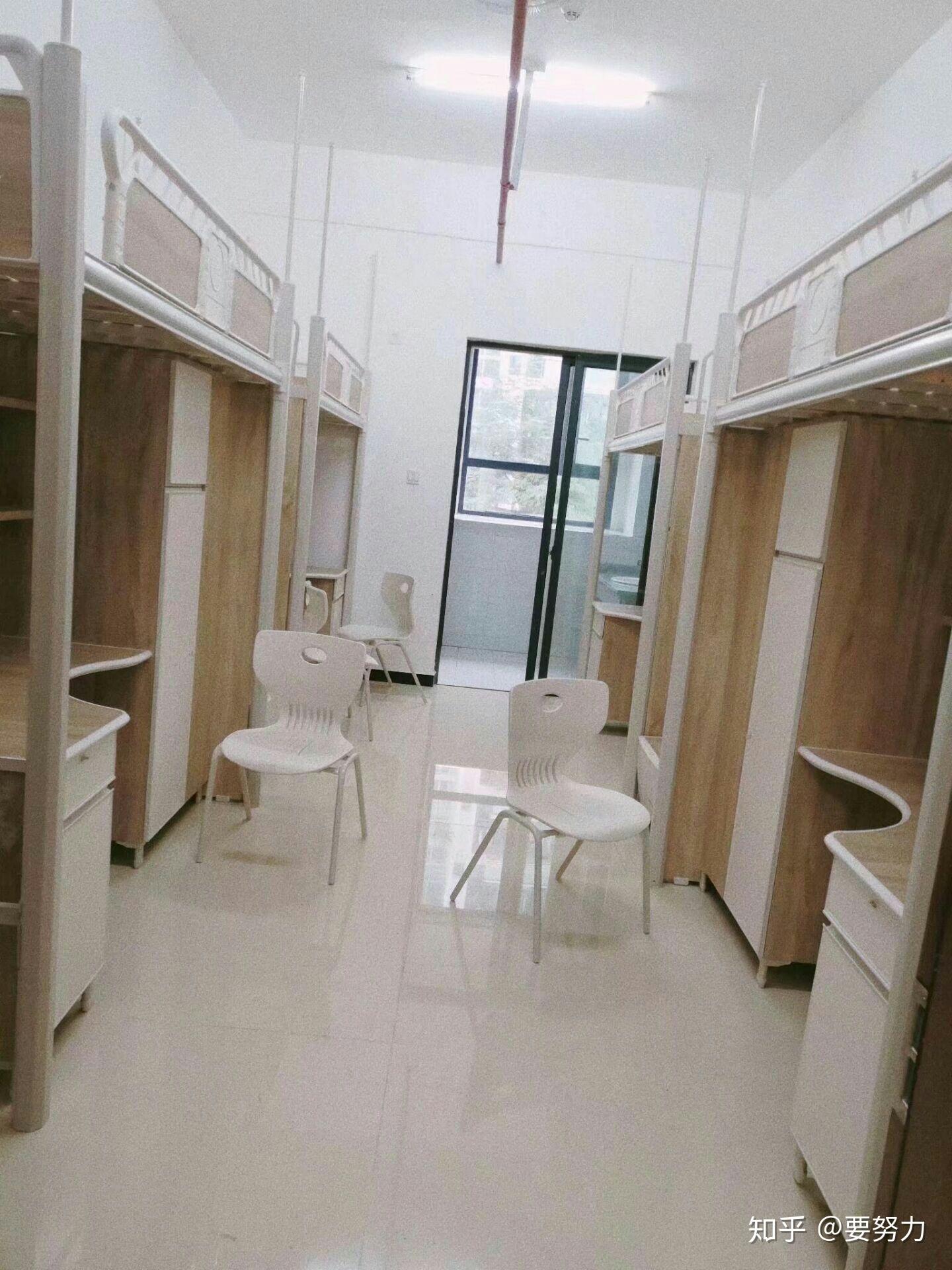 请问一下学长学姐们亳州学院的宿舍是怎么样的还有图书馆几点关门诚挚