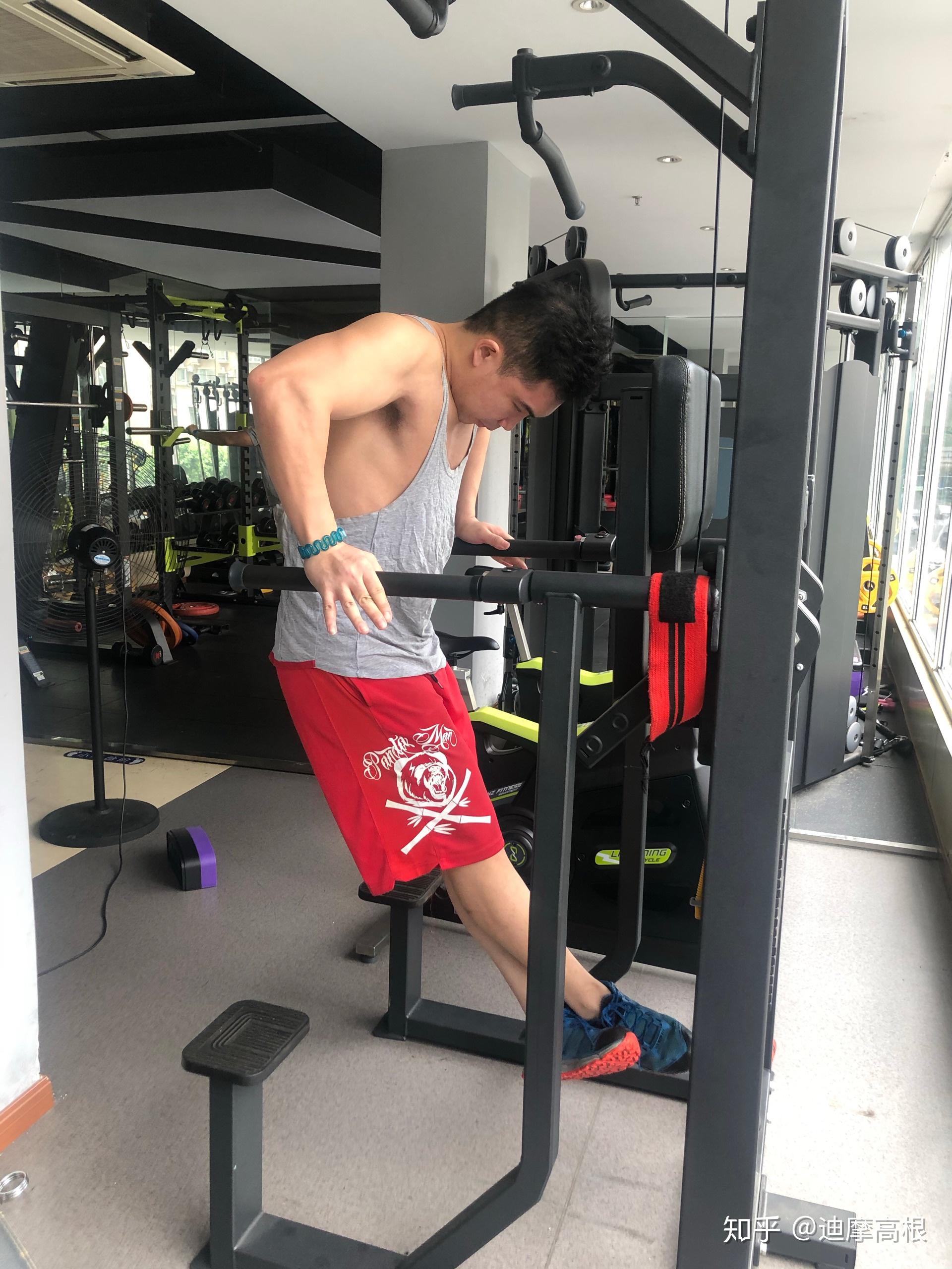 健身胸下束怎么练