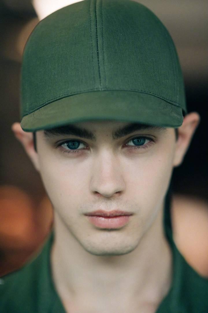 怎么看男生贴双眼皮贴