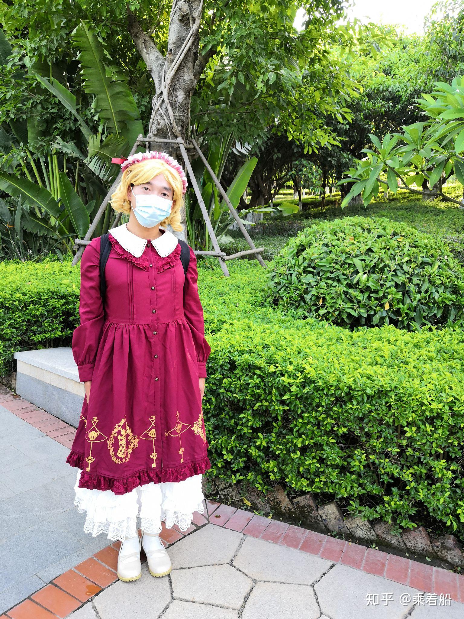 lo汉穿lo装上街,会被人围观吗?