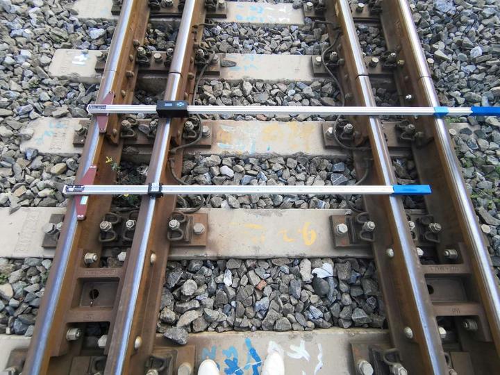 铁路支距尺:测量道岔导曲线支距尺寸,正确的支距反映导曲线正确的圆顺