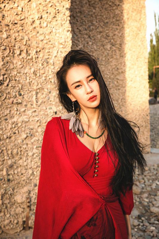 “瑜伽酵母”母其弥雅，把身体和气质融合到极致，曾被成龙提拔 - 知乎