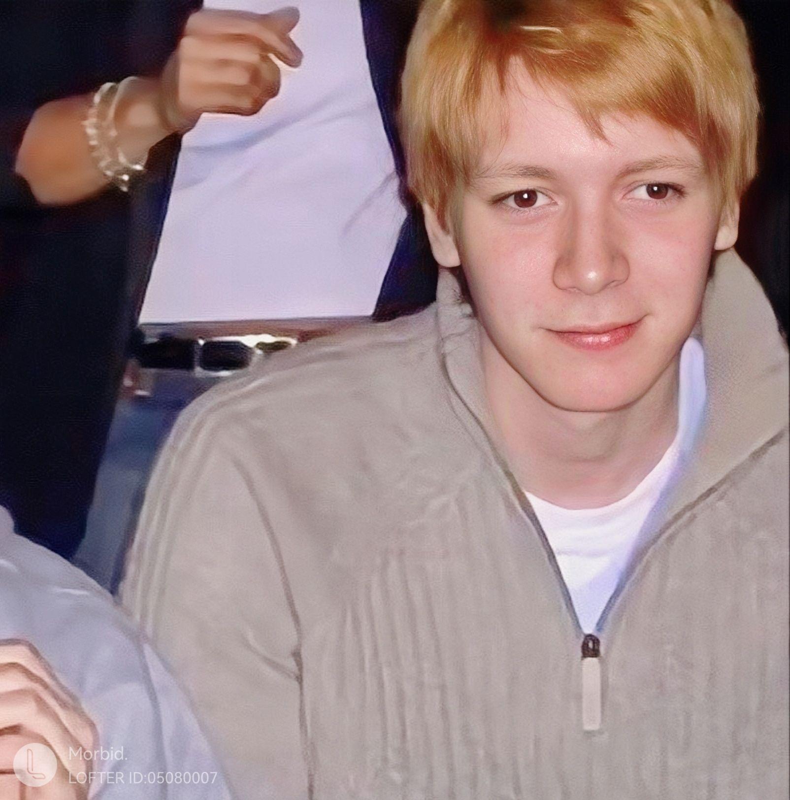 请问有人有韦斯莱双子(弗雷德韦斯莱 乔治韦斯莱)的照片吗!