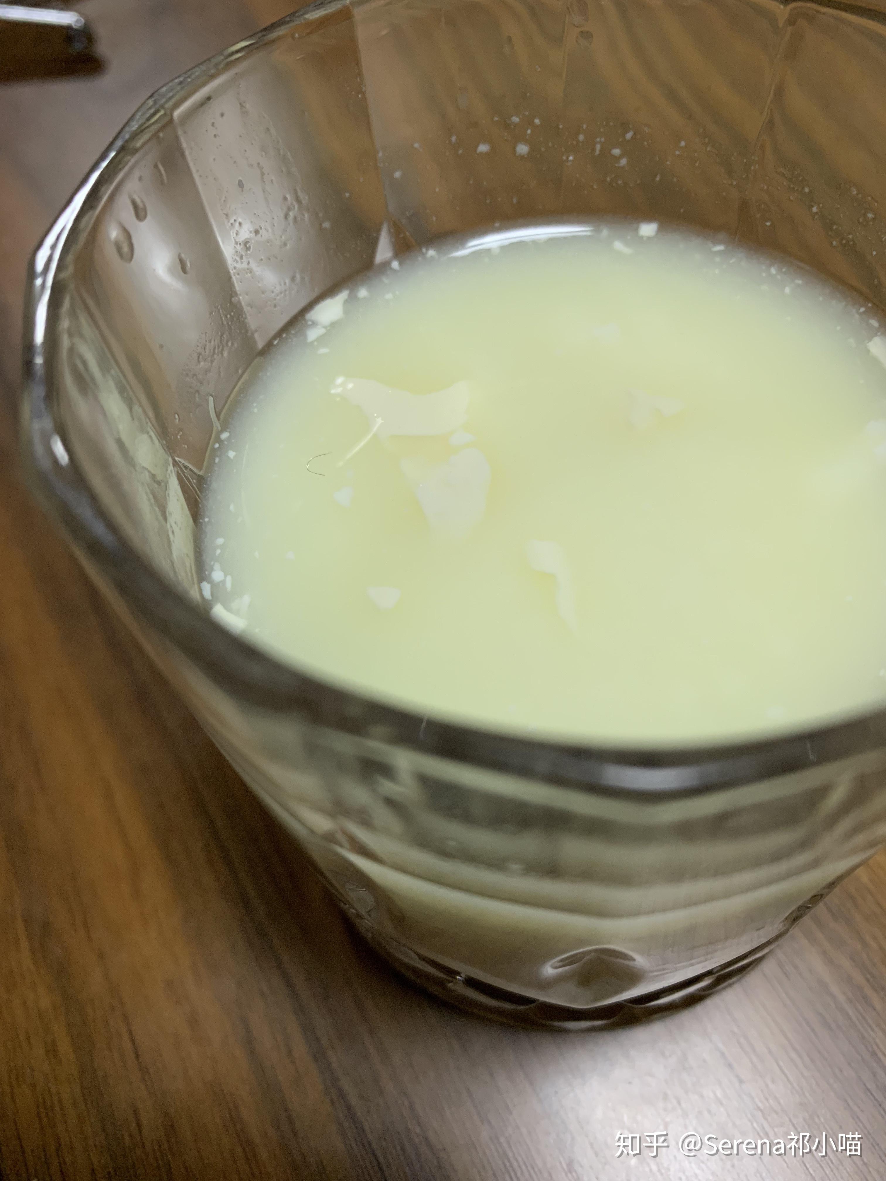 刚喝了一瓶纽仕兰牛奶发现是变质的呈豆渣状该怎么办