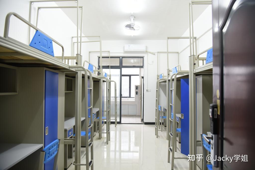 广西科技大学的宿舍条件如何?校区内有哪些生活设施?