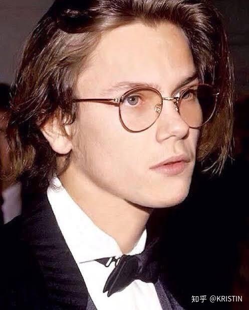 除了埃兹拉米勒,还有哪些美炸的中长发欧美男星?求照!